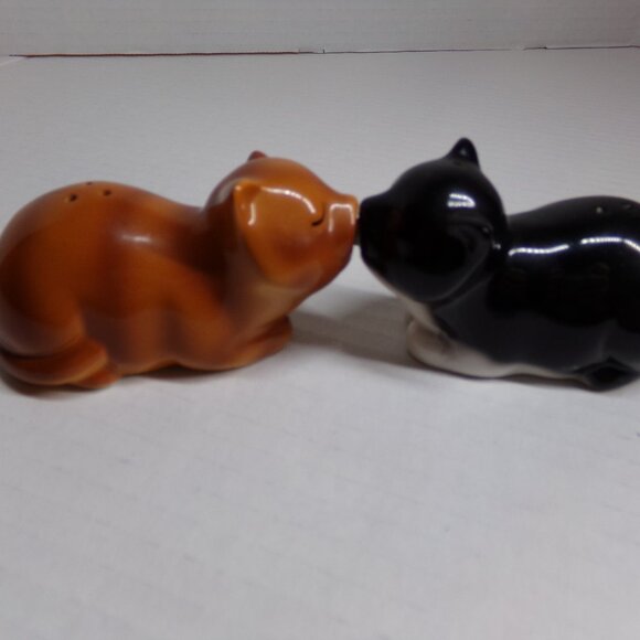 Cat Salt and Pepper Shakers Black Orange Ceramic Magnetic Noses - Picture 5 of 9